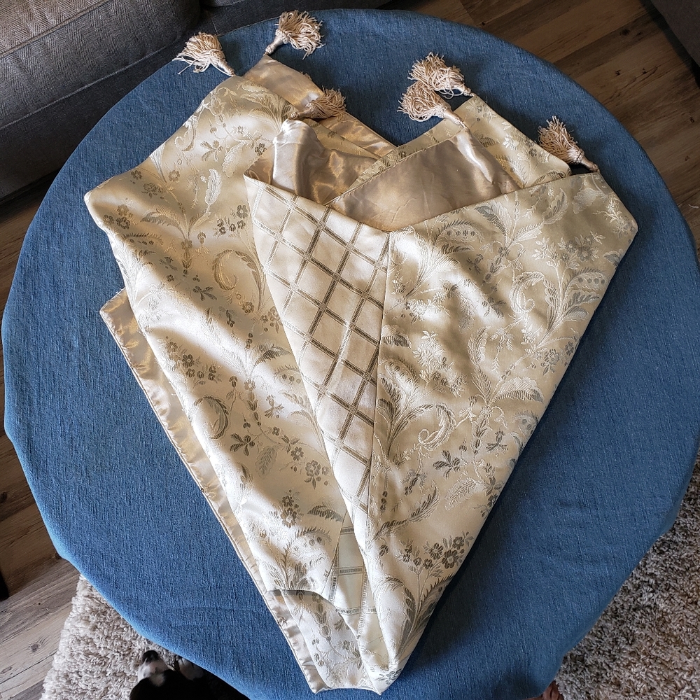 Beautiful Silver fabric tree skirt & table runner